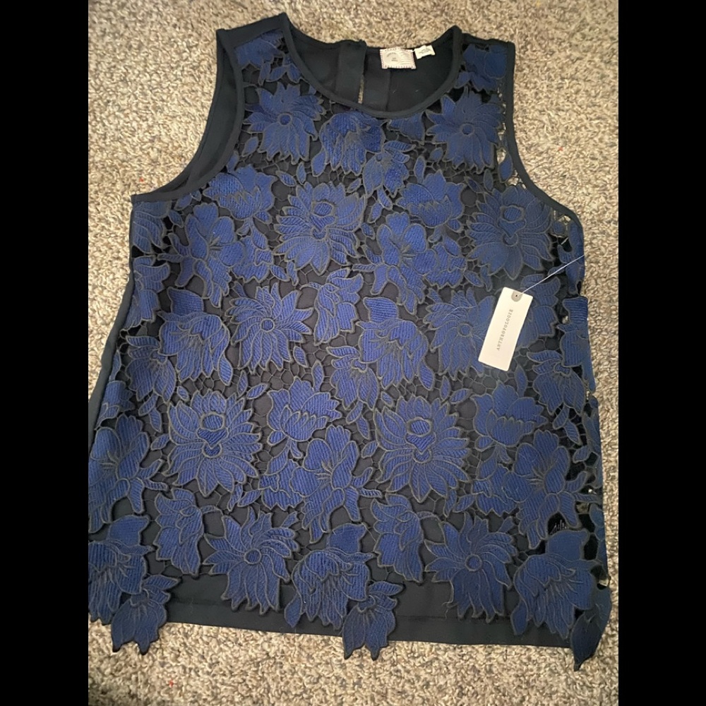 NWT Anthropologie Navy Floral lace overlay sleeveless Top - Size Small